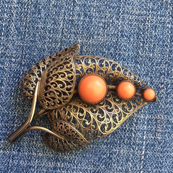Vintage Jewelry - Large antique silver coral cabochon brooch pin